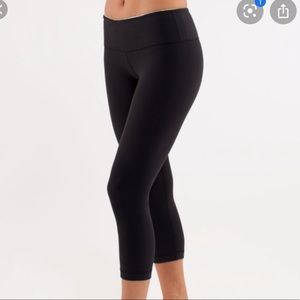 Mid-Rise Wunder Under Cropped Leggings